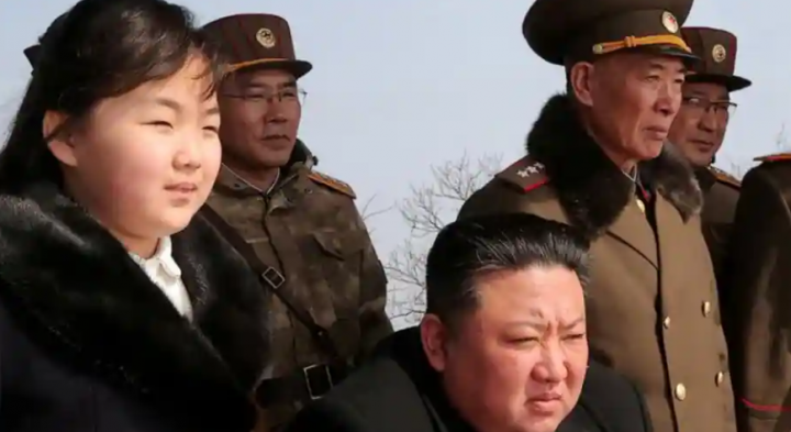  Pemimpin Korea Utara Kim Jong Un (kanan) dengan Kim Ju Ae (kiri) /Reuters