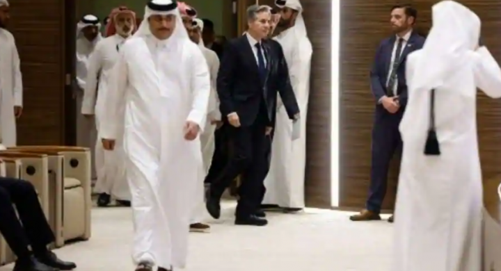 Menteri Luar Negeri AS Antony Blinken tiba untuk memberikan konferensi pers bersama dengan Perdana Menteri dan Menteri Luar Negeri Qatar setelah pertemuan mereka di Doha pada 7 Januari 2024 selama perjalanannya selama seminggu yang bertujuan menenangkan ketegangan di Timur Tengah /AFP