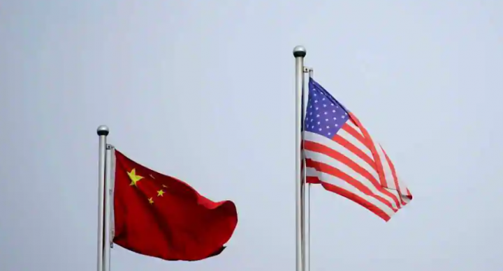 Bendera China dan Amerika Serikat /Reuters