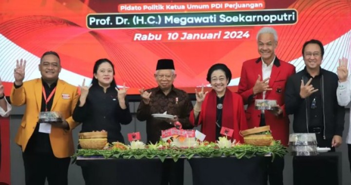 Ma'aruf Amin Dapat Tumpeng Pertama dan Salam metal di HUT PDIP Bareng Megawati dan Ganjar Pranowo. (X/Foto)
