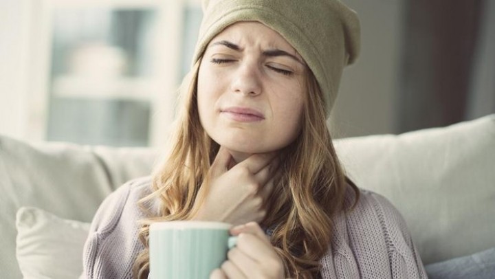 10 Cara Menghilangkan Lendir di Tenggorokan dengan Perawatan Rumahan  