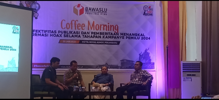 Tangkal Hoax Bawaslu Riau gelar diskusi bersama Media 