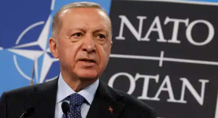 Presiden Turki Recep Tayyip Erdogan berbicara pada konferensi pers selama pertemuan puncak NATO di Madrid, Spanyol /Reuters