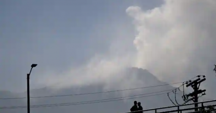 Gambar menunjukkan pemandangan kebakaran hutan di Bogota pada 25 Januari 2024 /AFP