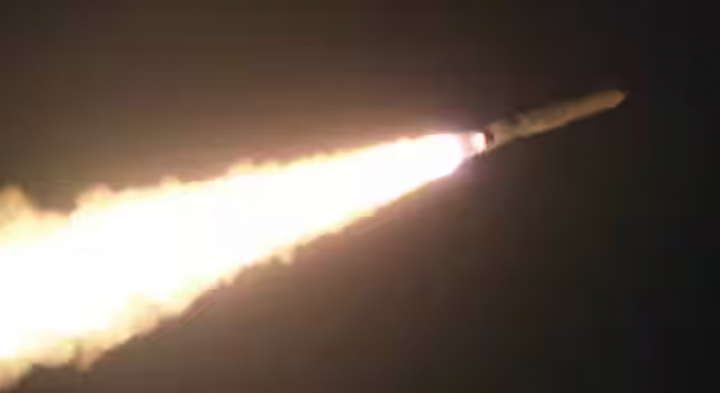 Gambar menunjukkan peluncuran rudal jelajah strategis, dijuluki 'Pulhwasal-3-31', yang saat ini sedang dikembangkan, selama uji coba di lokasi yang tidak ditentukan di Korea Utara yang dirilis oleh Kantor Berita Pusat Korea pada 25 Januari 2024 /Reuters