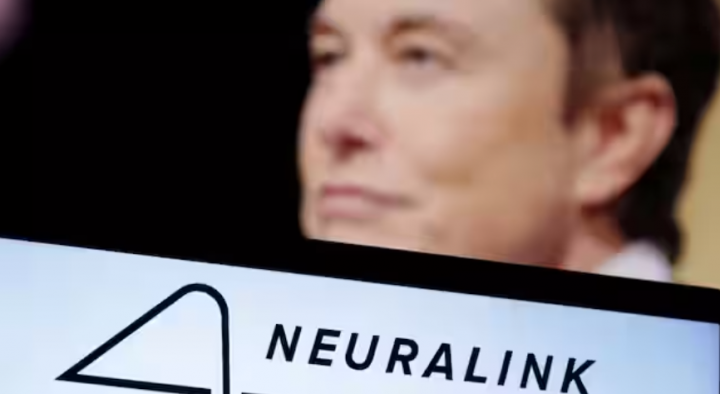 Logo Neuralink dan foto Elon Musk terlihat dalam ilustrasi ini /Reuters