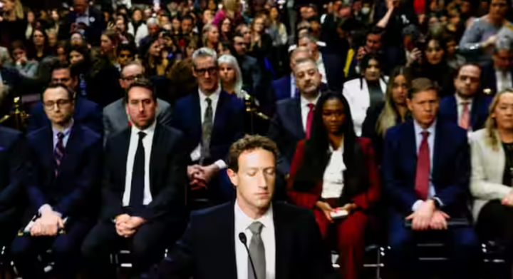 CEO Meta Mark Zuckerberg bereaksi saat dia bersaksi selama sidang Komite Kehakiman Senat tentang eksploitasi seksual anak online di Capitol AS /Reuters
