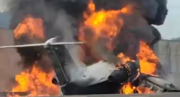 Gambar pesawat jet terbakar setelah pendaratan darurat di Florida /net