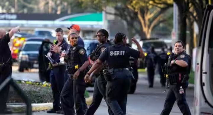Polisi dilaporkan menggeledah daerah Houston dalam penembakan Gereja Lakewood /net
