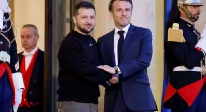 Presiden Prancis Emmanuel Macron dan pemimpin Ukraina Volodymyr Zelensky /AFP