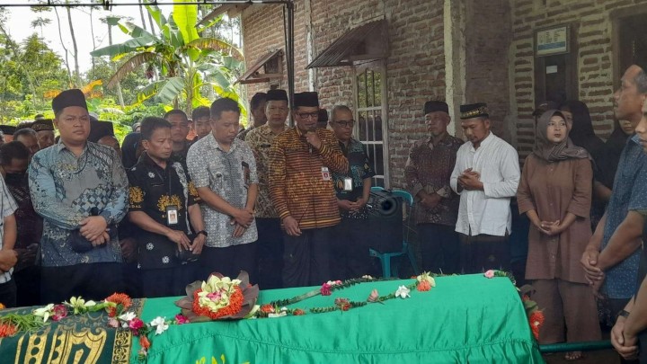137 Petugas KPPS di Surabaya Jatuh Sakit hingga di Rawat, 2 Orang Meninggal Dunia. (X/Foto)