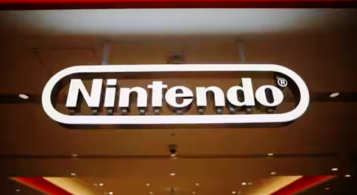Logo Nintendo ditampilkan di Nintendo Tokyo, toko resmi Nintendo pertama di Jepang, di kompleks department store dan pusat perbelanjaan SHIBUYA PARCO, selama pratinjau pers di Tokyo, Jepang 19 November 2019 /Reuters