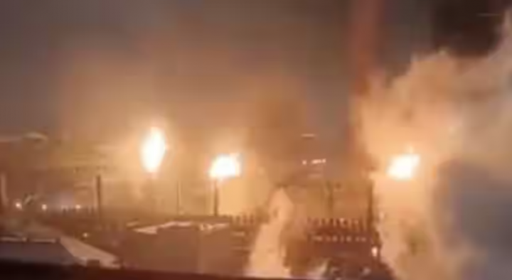 Kebakaran di pabrik baja Novolipetsk (NLMK) /X