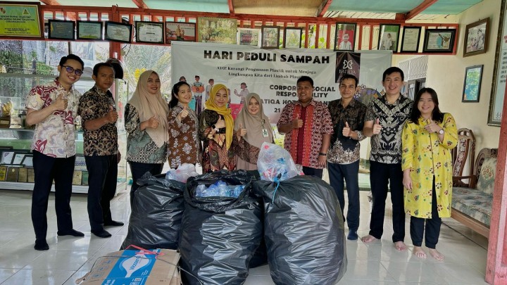Di Hari Peduli Sampah Nasional 2024, BATIQA Hotel Pekanbaru Sambangi Bank Sampah Collection 