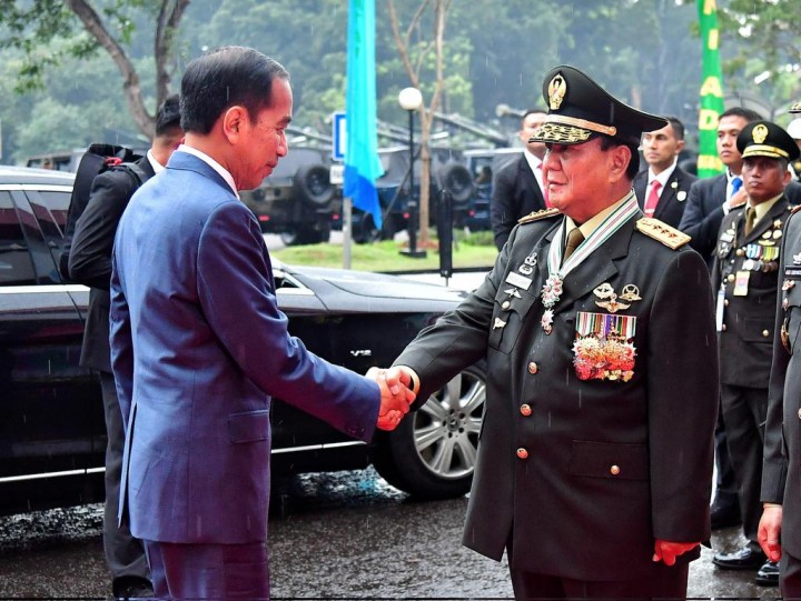 Jokowi Bantah soal Pangkat Istimewa Prabowo Berangkat dari Transaksi Politik. 