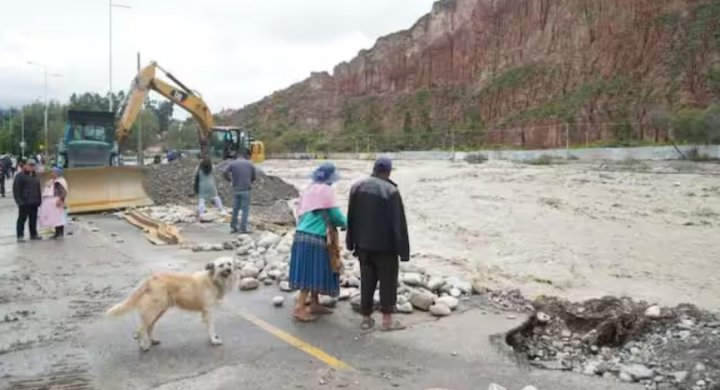 Tragisnya, satu orang kehilangan nyawa mereka di La Paz selama akhir pekan karena hujan lebat. Menurut data resmi, di seluruh negeri, hampir 50 orang tewas dalam banjir sejak awal musim hujan pada Januari /X