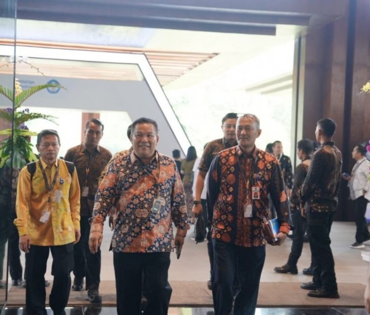 Pj Gubernur Riau, SF Hariyanto bersama Kadisperindagkop Taufik OH