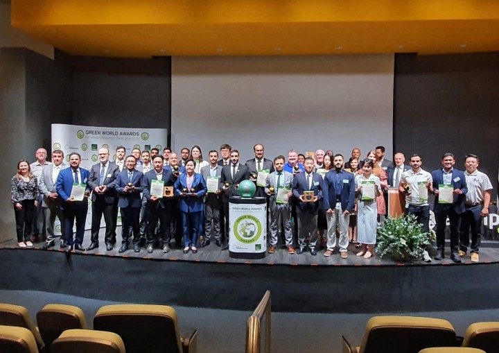 PT Pertamina Hulu Rokan (PHR) meraih Green World Environment Award 2024. Penganugerahan tersebut diserahkan CEO The Green Organization Robert Wolen dan diterima oleh Manager Corporate Social Responsibility (CSR) PHR WK Rokan Pinto Budi Bowo Laksono di Sao Paolo, Brasil, Senin (25/3/2024).