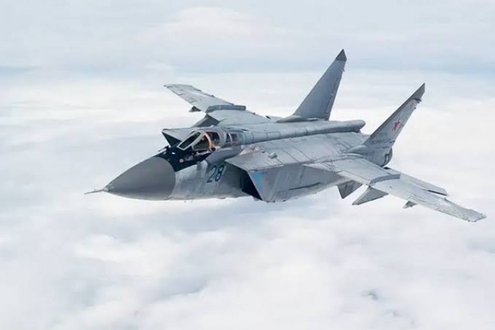 Jet tempur MIG-31 Rusia usir 2 pesawat pengebom AS (net)