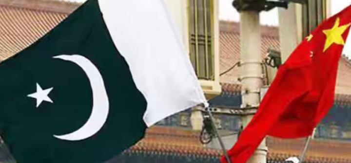 Bendera Pakistan dan China /Reuters