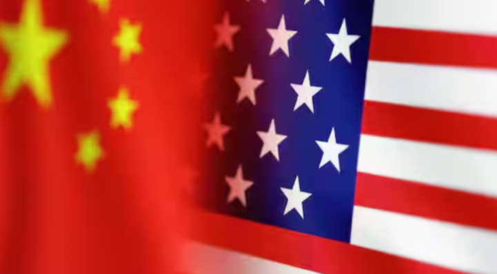 Bendera China dan Amerika Serikat /Reuters