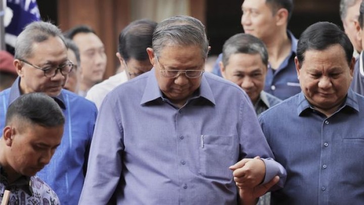 Menteri Pertahanan Prabowo Subianto mengunjungi kediaman Presiden ke-6 RI Susilo Bambang Yudhoyono (SBY) di Cikeas, Bogor, Jawa Barat. Sumber: CNBC