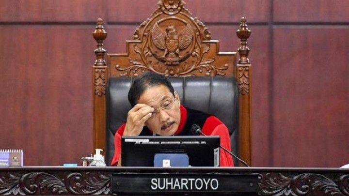 Hakim Suhartoyo Disebut Prank Masyarakat, Dulu Tolak Pencalonan Gibran Kini Tolak Gugatan Sengketa Pilpres. (BBC/Foto)
