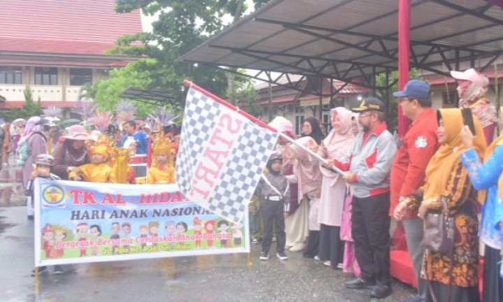 Diwakili Staf Ahli Bupati Lepas Pawai HAN 2024 di Kecamatan Mandau