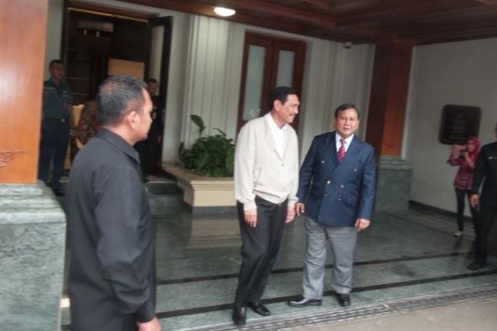 Presiden terpilih Prabowo Subianto dan Luhut Binsar Pandjaitan. Sumber: kompas.com