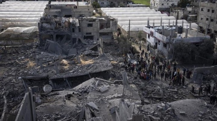 Israel Terus Menyerang, 300 Ribu Orang Tingglkan Rafah. (X/Foto)