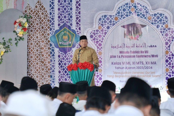Hadiri Wisuda Ponpes Amanah Tarbiyah Islamiyah, Wabup Husni harap lanjutkan ke sekolah agama