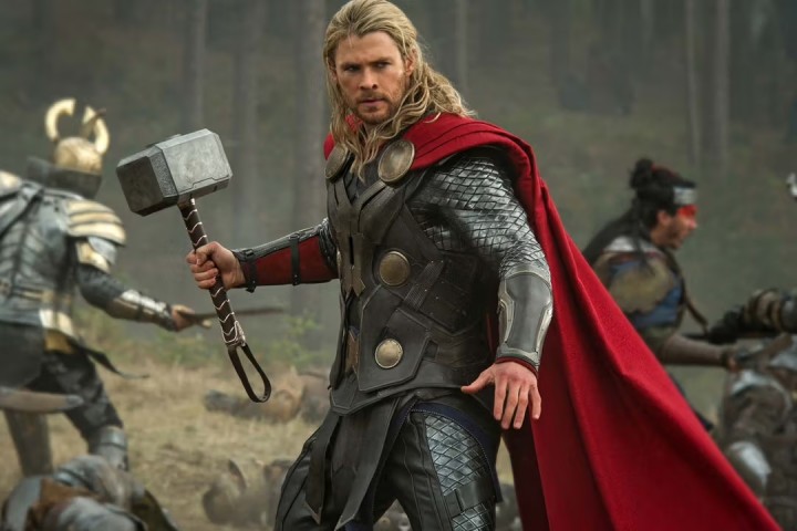 Chris Hemsworth Heran Dua Legenda Film Beri Kritik Tajam ke Marvel