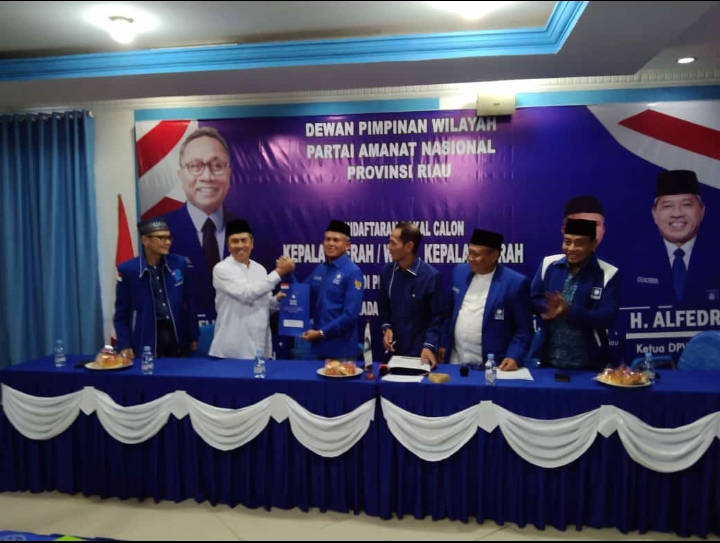 Syamsuar kembalikan Formulir Calon Gubernur Riau ke DPW PAN (net)