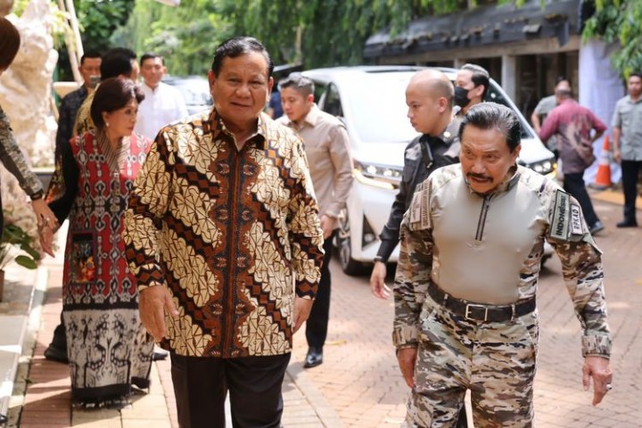 Mantan Kepala Badan Intelijen Negara (BIN) AM Hendropriyono dan Presiden terpilih Prabowo Subianto. Sumber: kompas.com