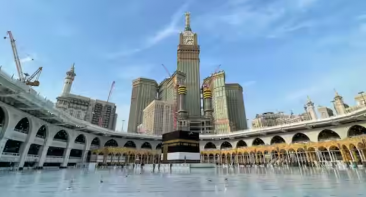 Pemandangan umum Ka'bah di Masjidil Haram selama ibadah haji tahunan /Reuters