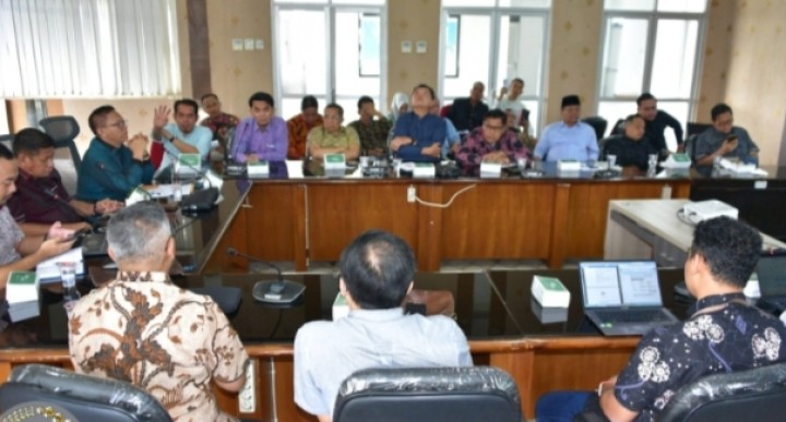 Tim Pansus PT BLJ DPRD Bengkalis Studi Banding Bersama Biro BUMD di Bandung