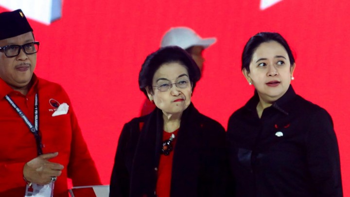 Ketua DPP PDIP bidang Politik, Puan Maharani, Ketum PDIP Megawati Soekarnoutri dan Sekjen PDIP Hasto Kristiyanto. Sumber: TVONE
