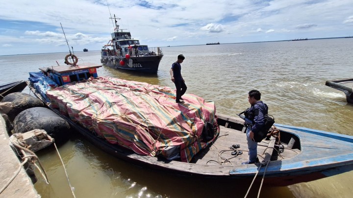 Barang bukti penyeludupan buah