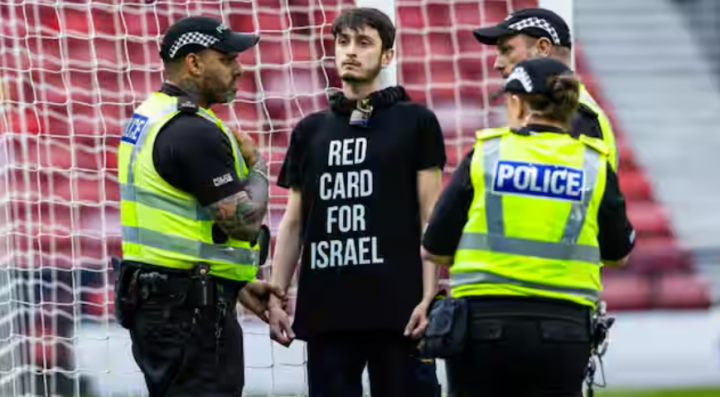 Pengunjuk rasa pro-Palestina ditahan di Glasgow sebelum kualifikasi Euro Wanita Skotlandia-Israel 2025 /X