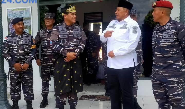 KASAL Laksamana TNI Dr Muhammad Ali dan Bupati Siak serta Danposal Bengkalis Letda Laut (P) Arisman