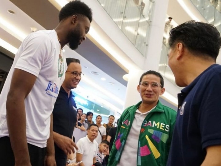 Sandiaga Uno bersama Anies Baswedan dan NBA Finals MVP Jaylen Brown dari team Celtics. Sumber: Instagram