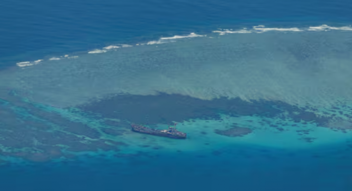 Gambar menunjukkan BRP Sierra Madre di Second Thomas Shoal yang disengketakan, yang secara lokal dikenal sebagai Ayungin Shoal, di Laut Cina Selatan /Reuters