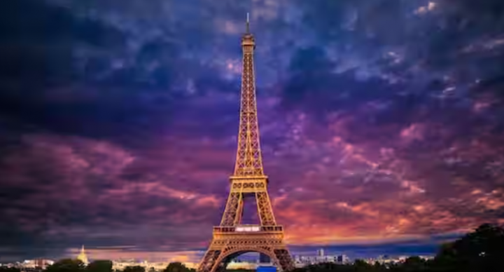 Menara Eiffel Paris /FreePik