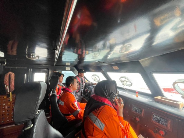 Pencarian korban yang terjatuh dari Kapal Ferry MV CAS