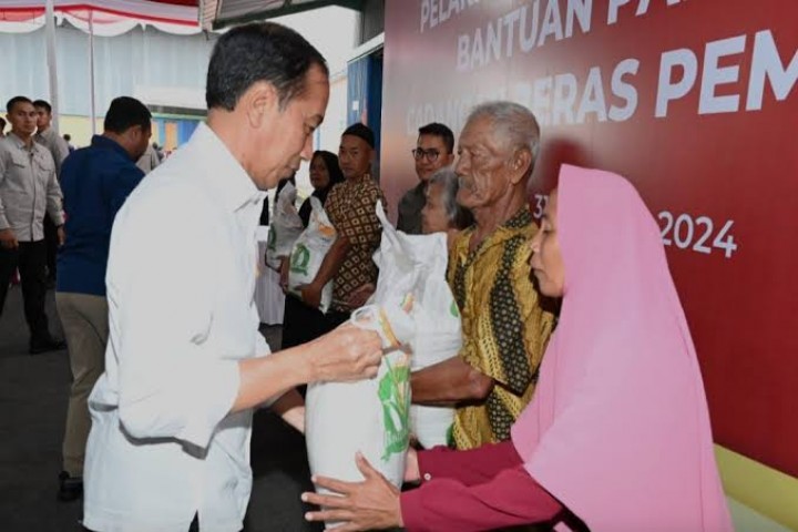 KPK Akui Bansos yang Diduga Dikorupsi Dibagikan oleh Jokowi