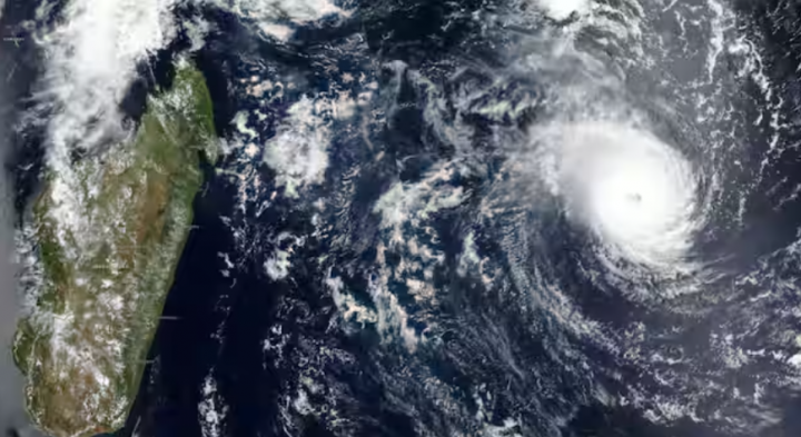 Gambar representasi Topan Freddy di Samudra Hindia /Reuters