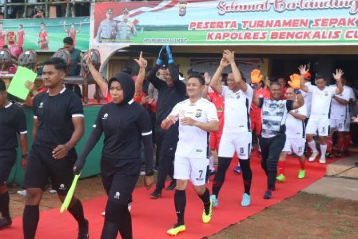 Kapolres Cup II Resmi Ditutup Bupati, Exhibition Match Pejabat Pemda Vs Polres Dimenangkan Polres 4-1