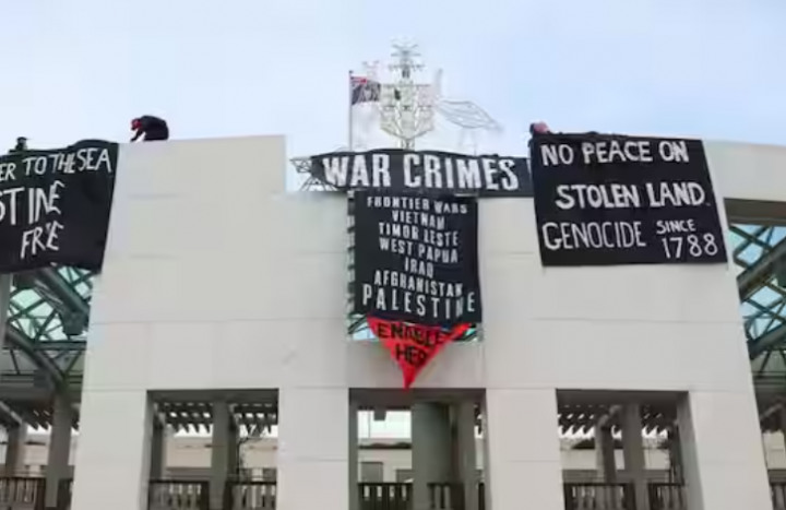 Para Pengunjuk Rasa Pro-Palestina Memanjat Atap Parlemen Australia, Salahkan Israel Atas Kejahatan Perang