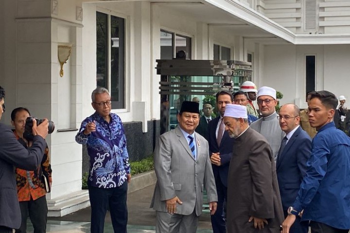 Presiden terpilih Prabowo Subianto dan Grand Syekh atau Imam Besar Al Azhar Mesir, Ahmed Al Tayeb. Sumber: kompas.com