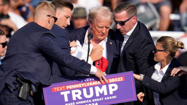 Dua Orang Tewas Dalam Penembakan Kampanye Donald Trump di Pennsylvania. (Tangkapan Layar news.sky.com)